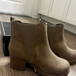 Women's Tan Ankle Boots